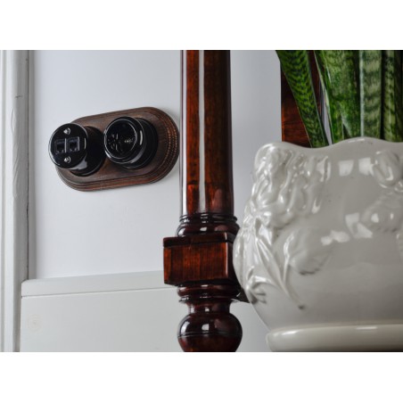 230V Steckdose mit Schutzkontakt
