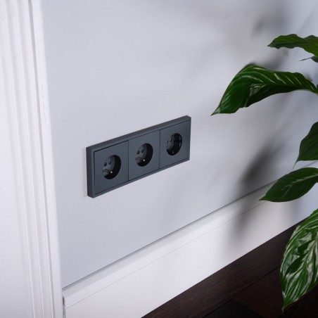 230V Steckdose mit Erdungsstift