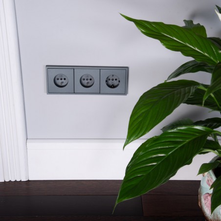 230V Steckdose mit Erdungsstift