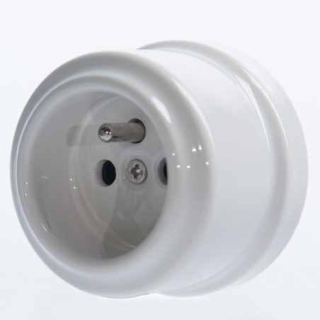 230V Steckdose mit Erdungsstift