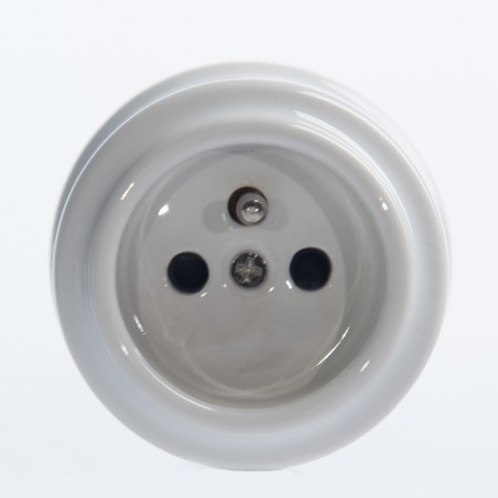 230V Steckdose mit Erdungsstift