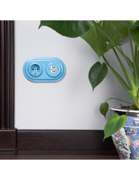Schuko-Steckdose in Pastellblau