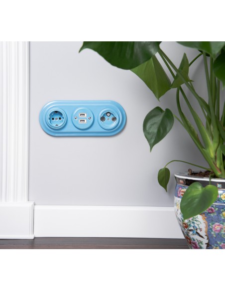 Schuko-Steckdose in Pastellblau