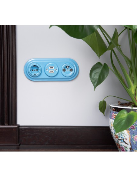 Schuko-Steckdose in Pastellblau
