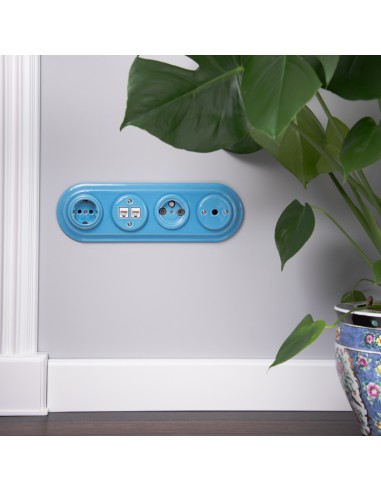Schuko-Steckdose in Pastellblau