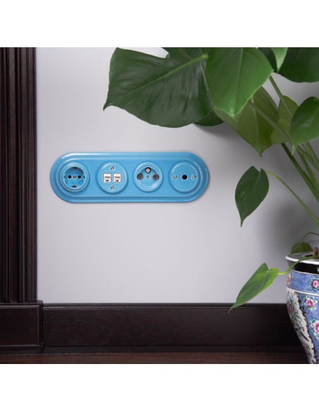 Schuko-Steckdose in Pastellblau