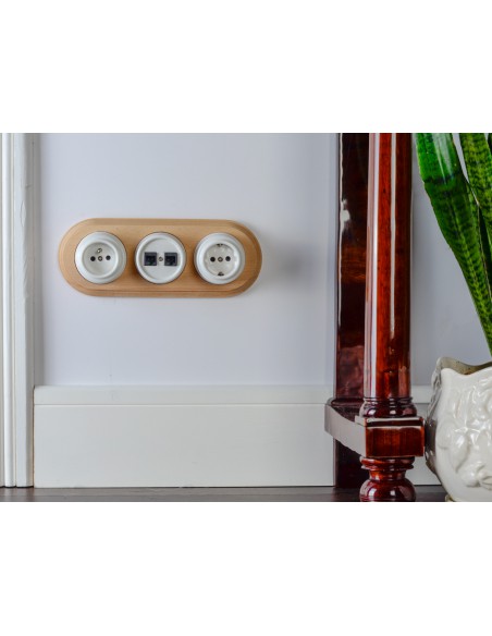 230V Steckdose mit Erdungsstift