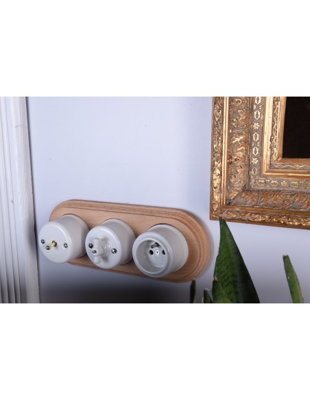 Einpoliger Tastschalter