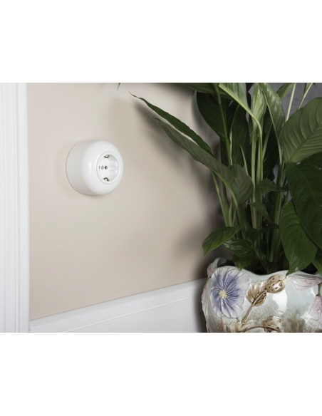 LOFT 230V STECKDOSE MIT ERDUNGSPIN WEISS AUFPUTZ EINZEL JLM