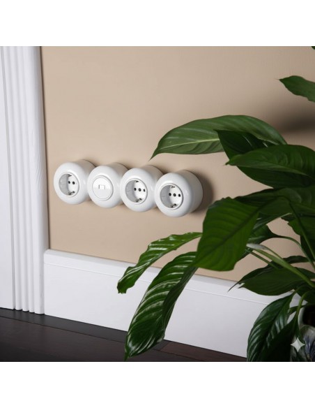 LOFT 230V STECKDOSE MIT ERDUNGSPIN WEISS AUFPUTZ EINZEL JLM