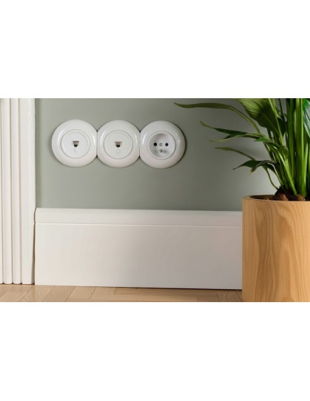 LOFT GNIAZDO 230V SCHUKO Z KLAPKĄ BIAŁE JLM BEZ RAMKI